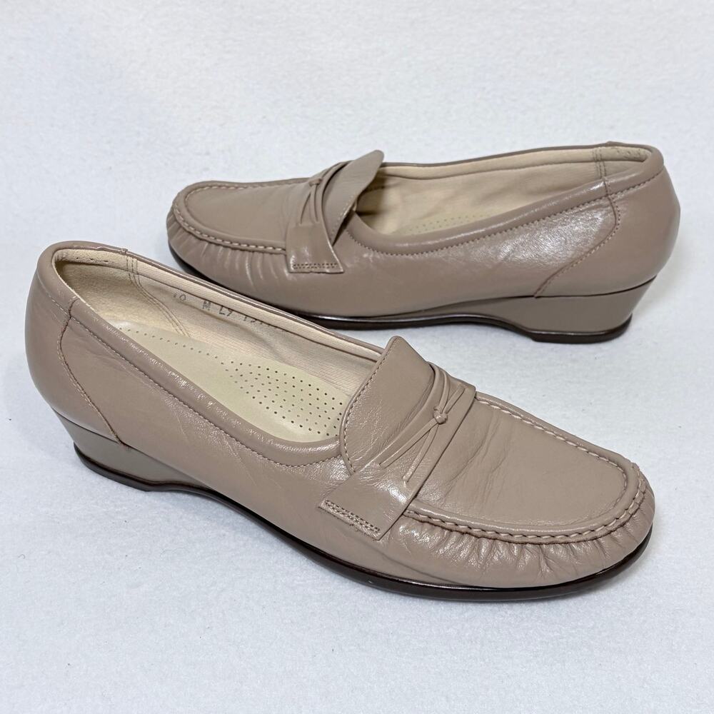 SAS Tripad Comfort Classic Slip On Flats Womens 10 M Tan Leather Loafer Wedge